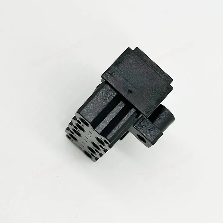 特诚科技LCP精密注塑件实拍 3